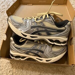 NWT ASICS Gel Kayano Oyster White/Steeple Grey
